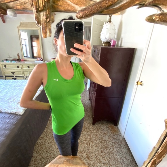🤸🏻‍♂️SOLD🤸🏻‍♂️Nike Dri-Fit Lime Green Tank Top - Picture 5 of 8